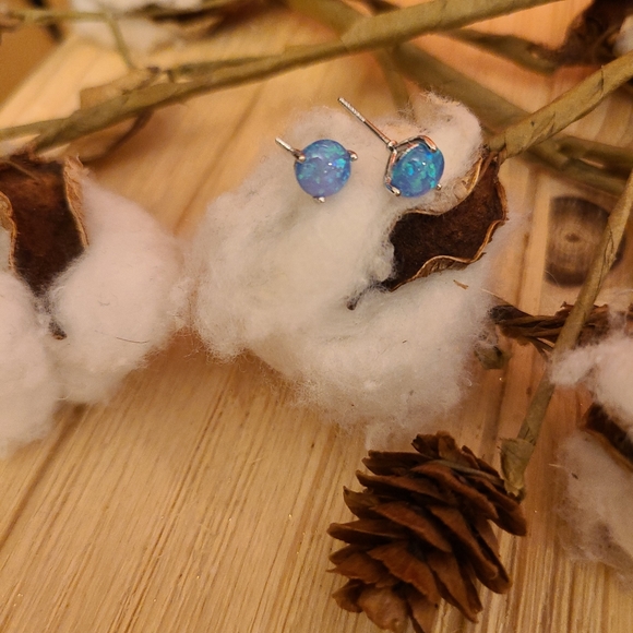 💙💙BACK IN STOCK💙💙INSANELY GORGEOUS!! BLUE GenuineOPAL Martini Cut Studs 💙💙 - Picture 7 of 11